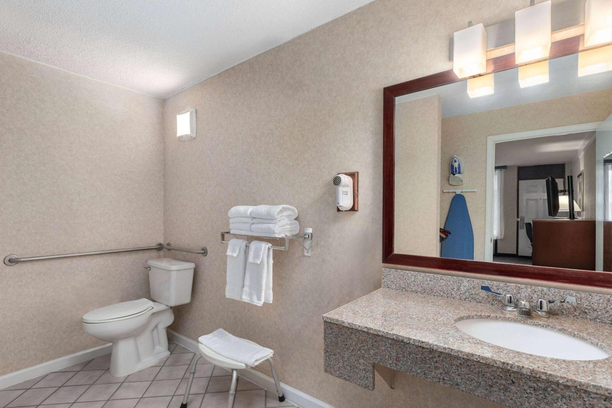 Days Inn By Wyndham Columbia Kentucky Exterior foto
